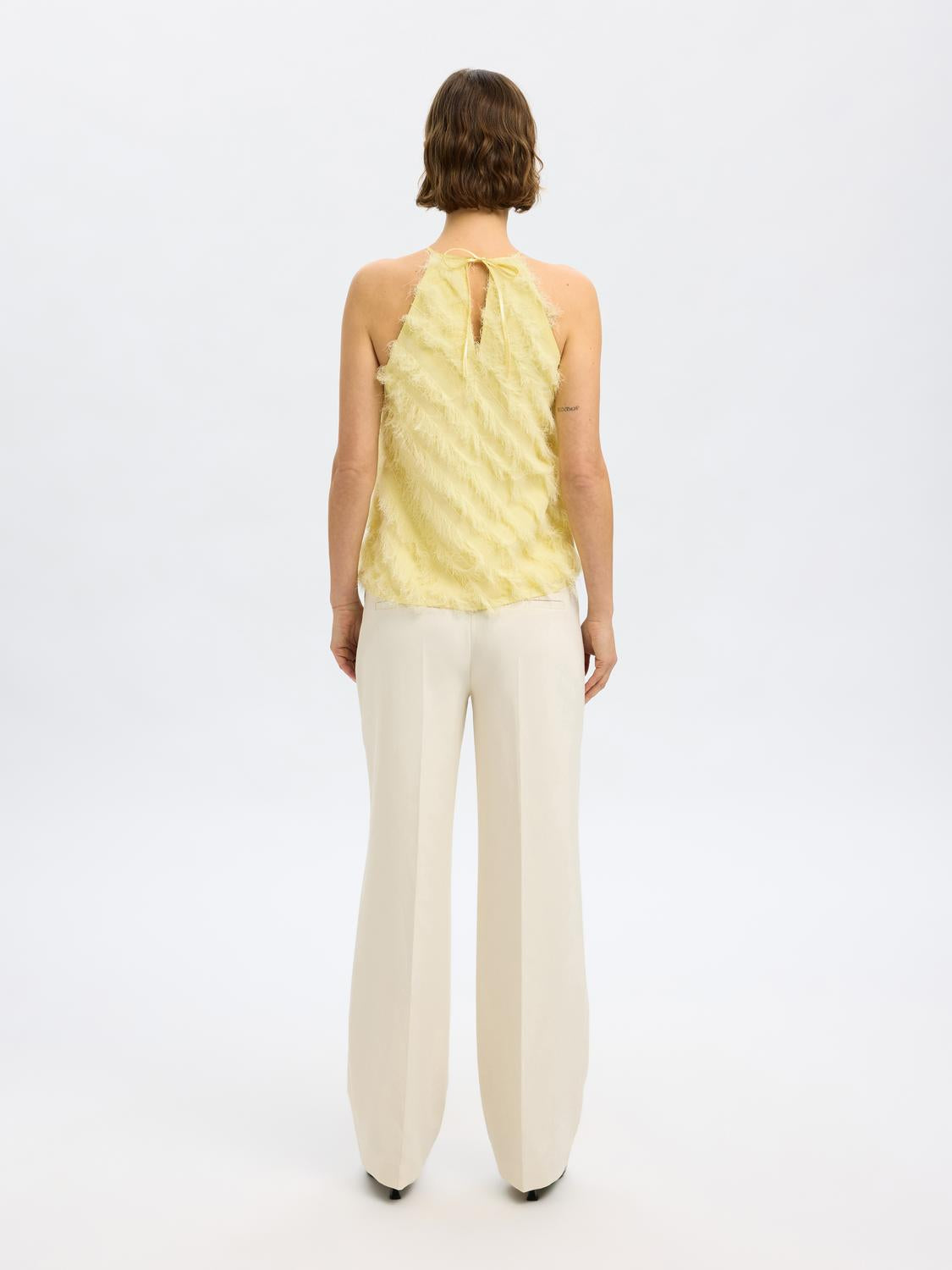 model_shot-back